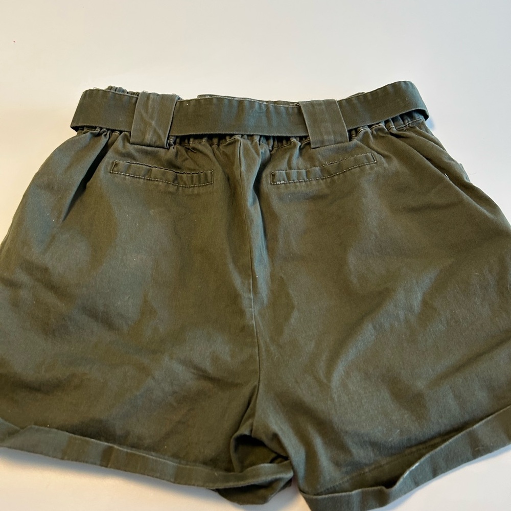 Express x Olivia Culpo army green belted Cargo shorts Size 4.  Cotton/spandex. - Picture 7 of 13